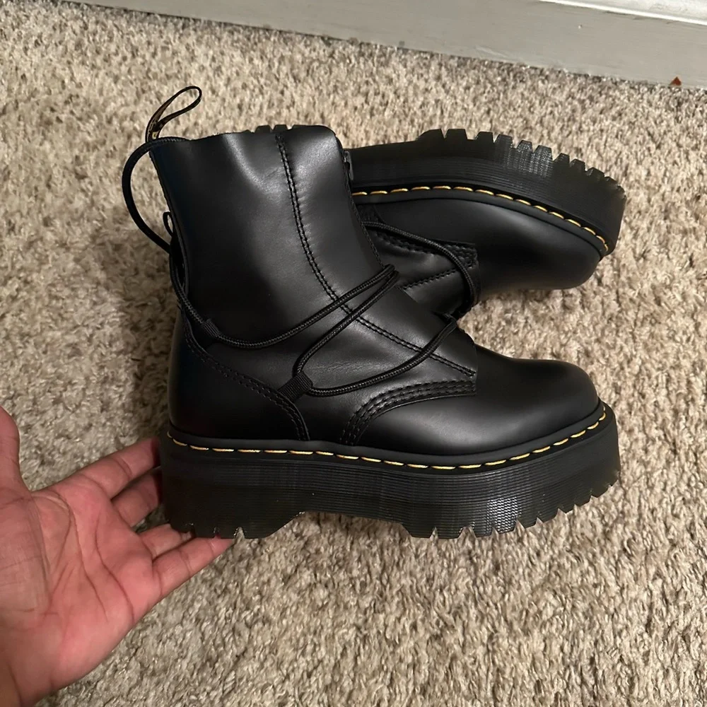 Dr. Martens - Picture 7 of 9